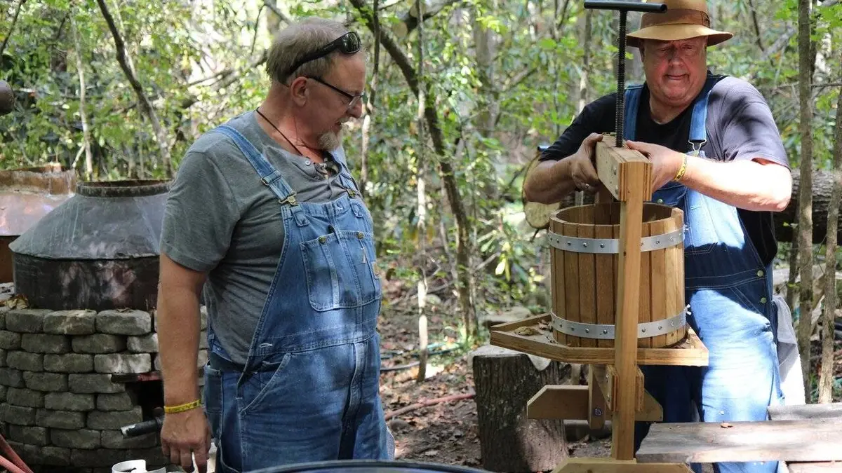 Alcool de contrebande S07E13 Renaître de ses cendres