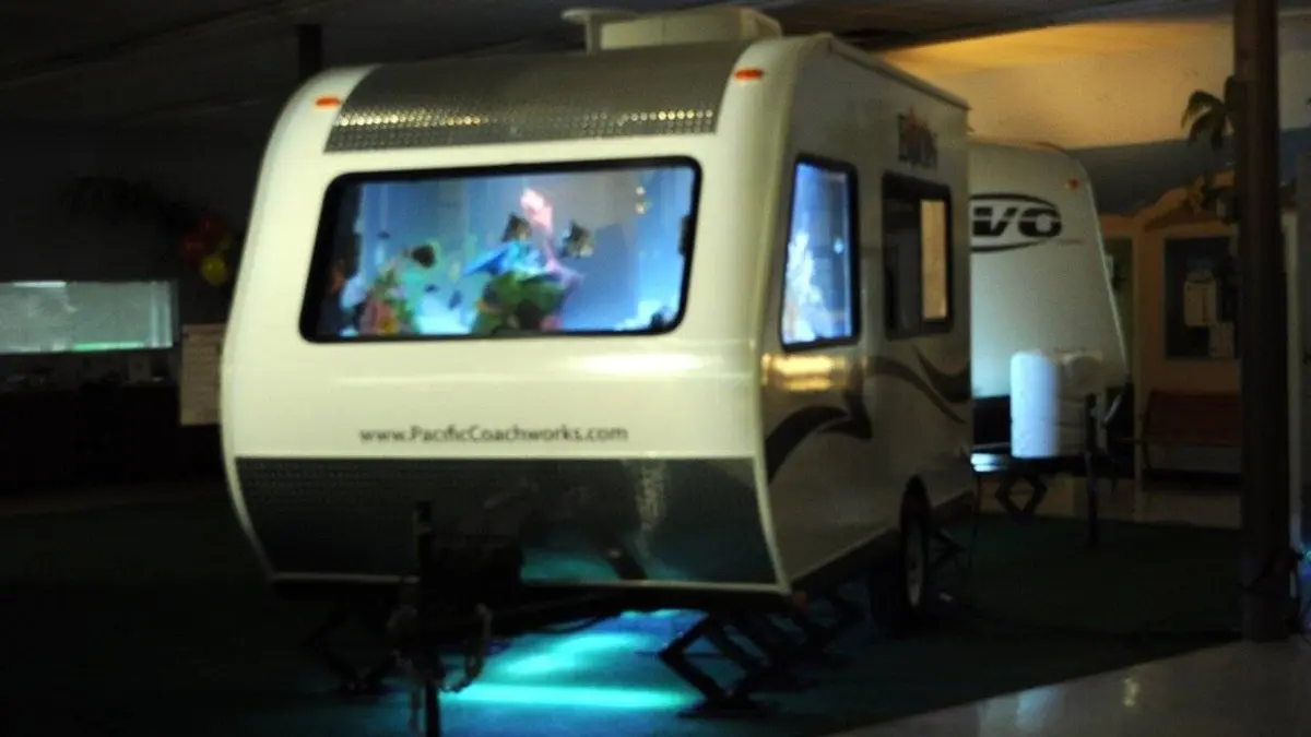 Aquamen S03E01 Terrain de camping jurassique