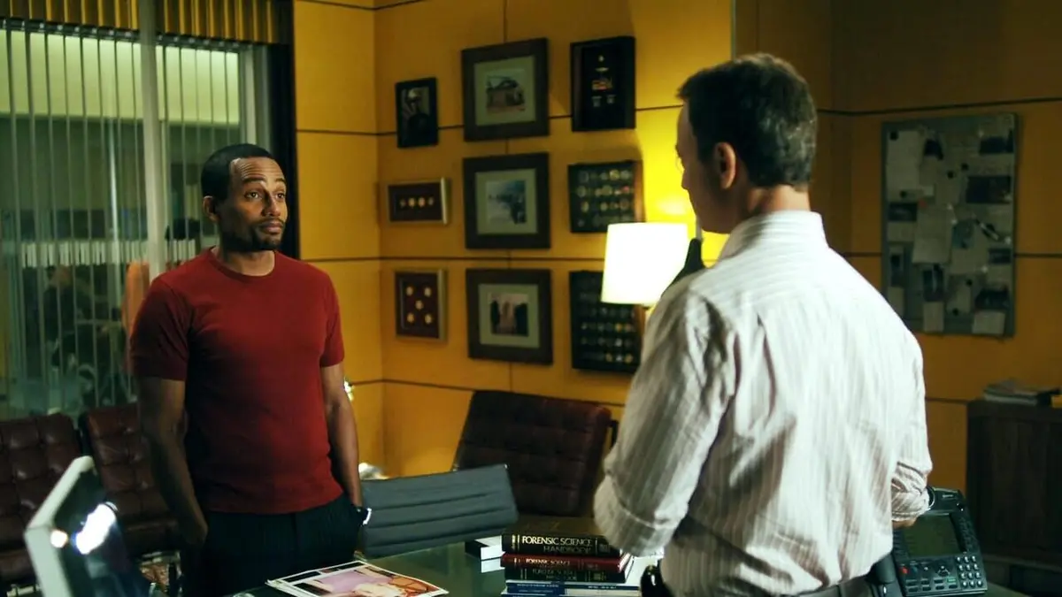 Les experts : Manhattan S02E01 Des dessous convoités