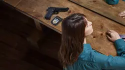 Petra S01E02 Le jour des chiens