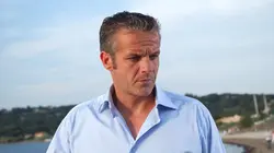 Sous le soleil S10E25 Regarde-moi