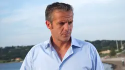 Sous le soleil S10E25 Regarde-moi