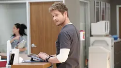 The Resident S03E17 Ambiance cabaret